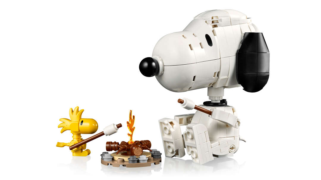 LEGO Ideas Peanuts: Snoopy's Doghouse Set 21368