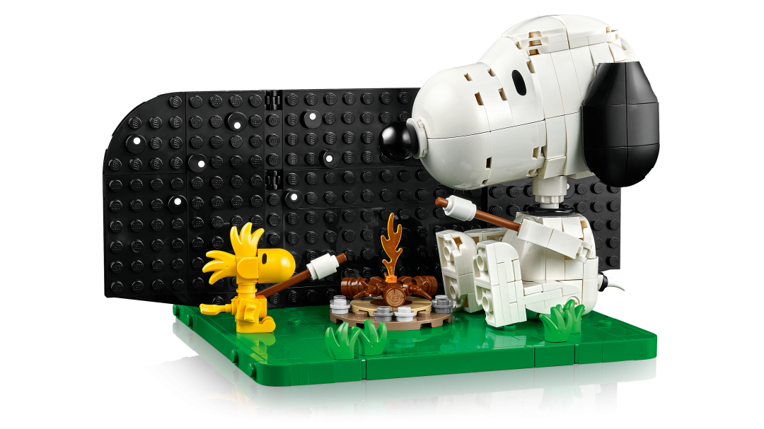 LEGO Ideas Peanuts: Snoopy's Doghouse Set 21368