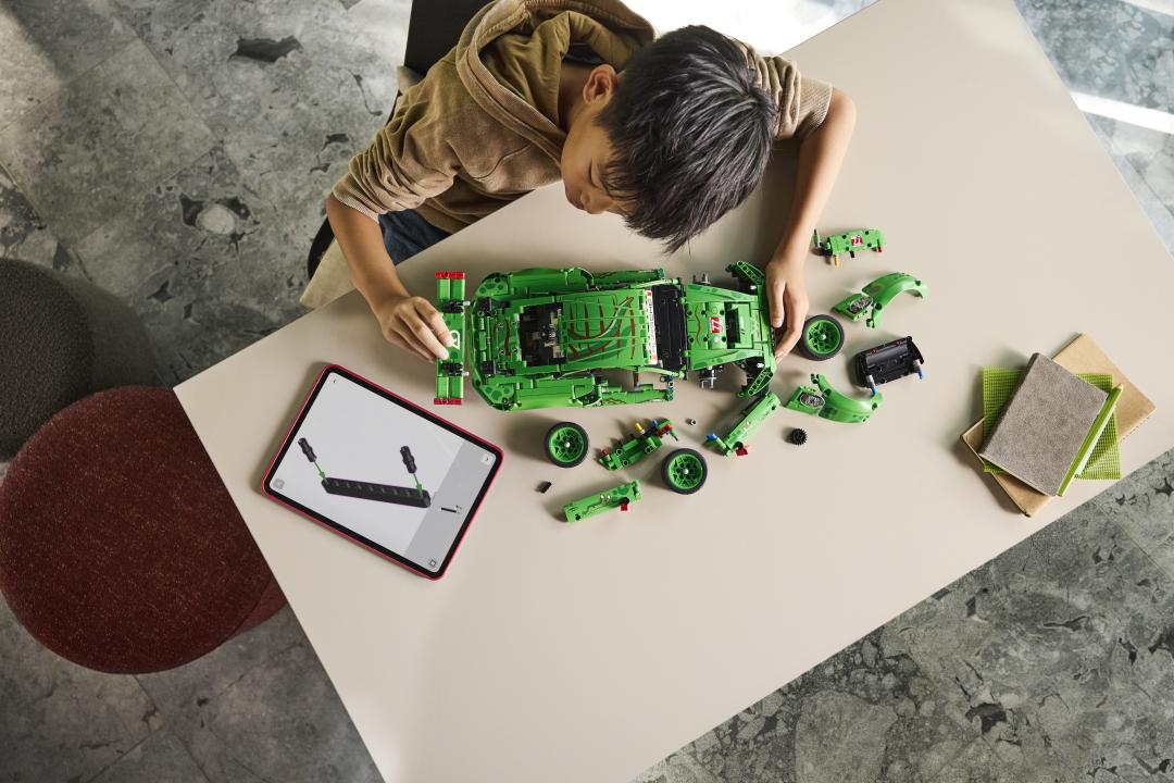 LEGO Technic Porsche 911 GT3 R REXY AO Racing Car Set 42224