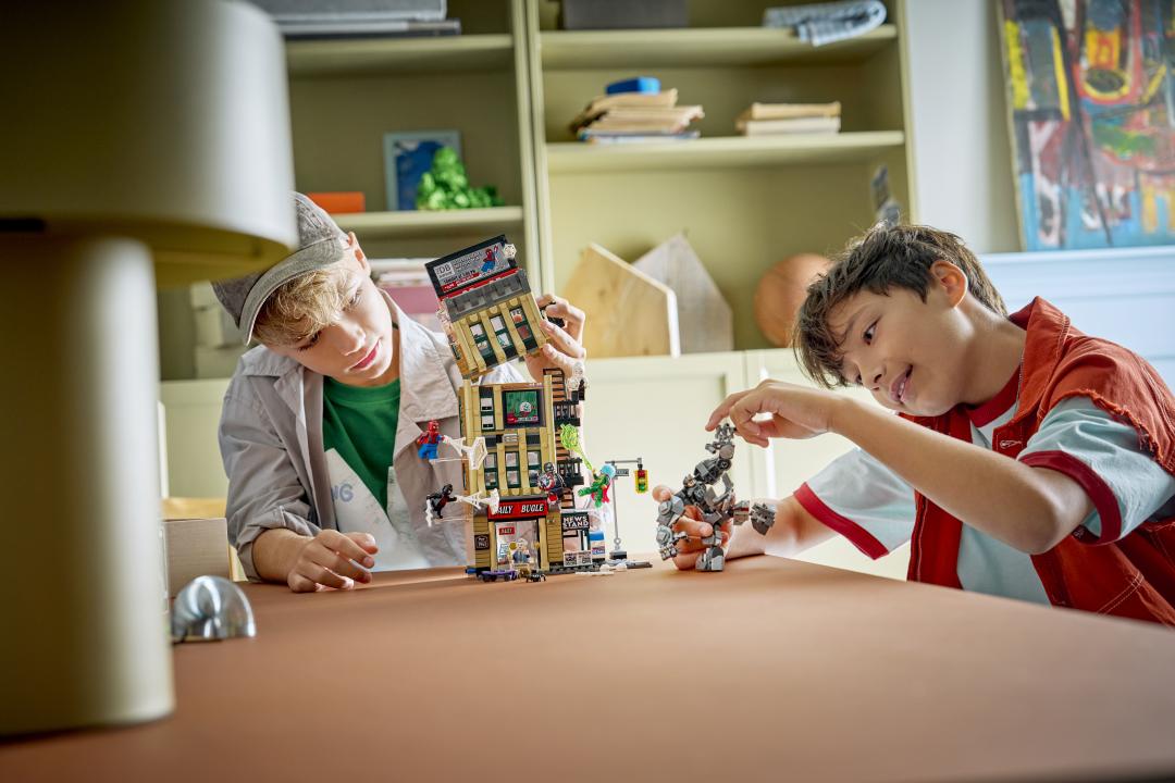 LEGO Marvel Spider-Man vs. Mysterio: The Daily Bugle Set 76342