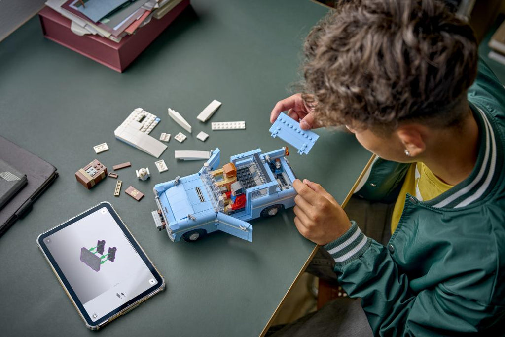 LEGO Harry Potter Enchanted Flying Ford Anglia Set 76470