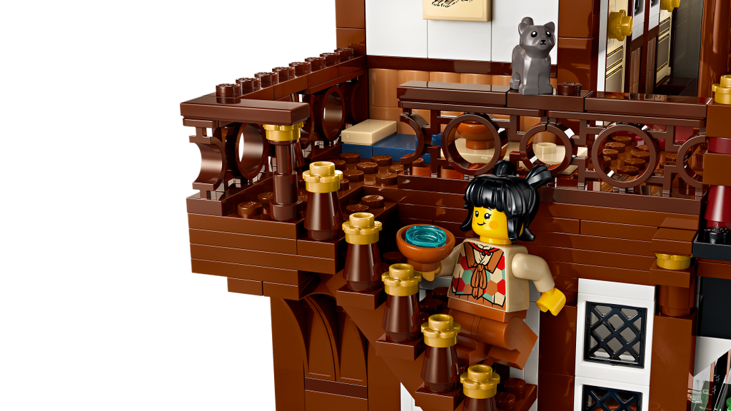 LEGO Iconic Ancient Moon-Gazing Inn Set 80121