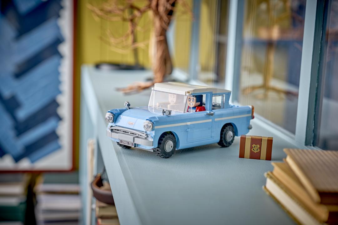 LEGO Harry Potter Enchanted Flying Ford Anglia Set 76470