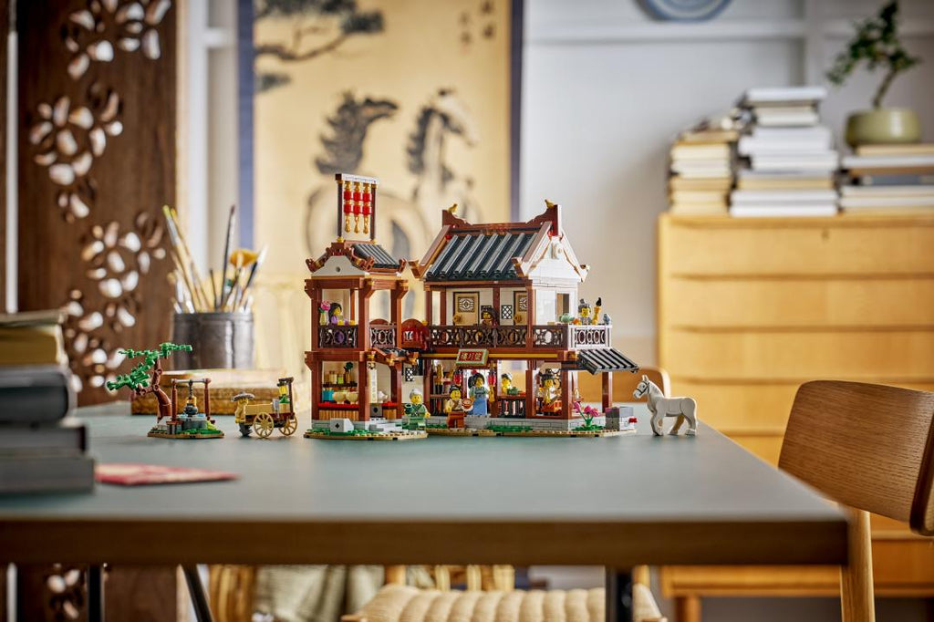 LEGO Iconic Ancient Moon-Gazing Inn Set 80121