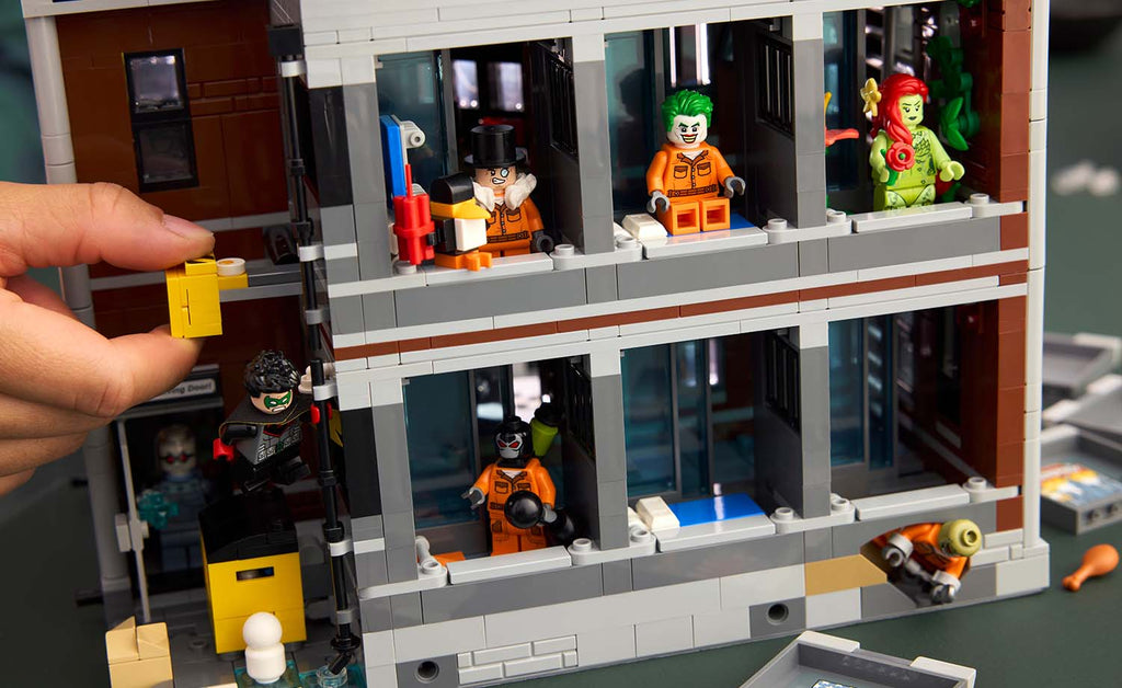 LEGO DC Arkham Asylum Set 76300