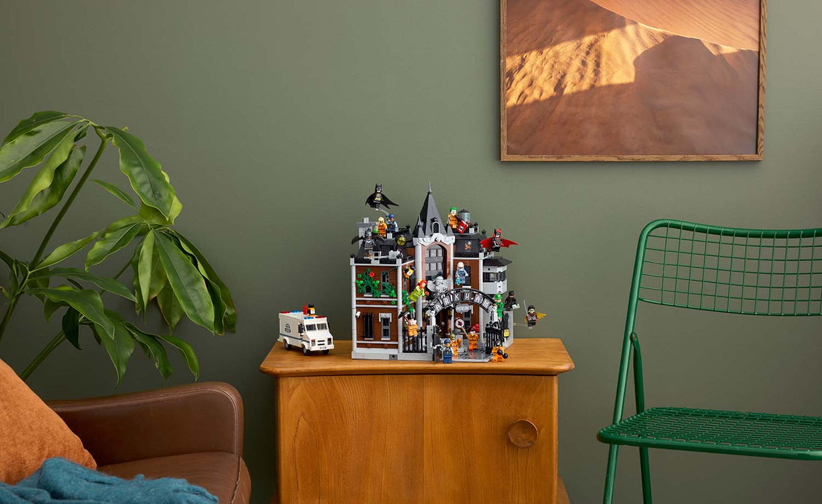 LEGO DC Arkham Asylum Set 76300