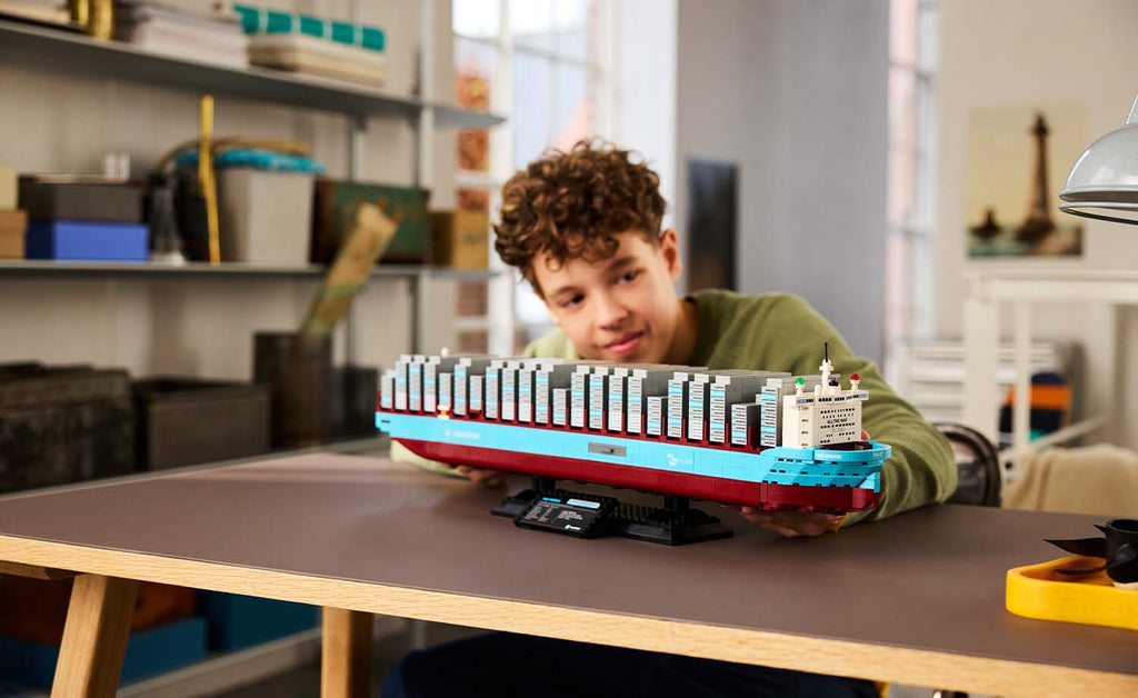 LEGO Iconic Maersk Dual-Fuel Container Vessel Set 40955