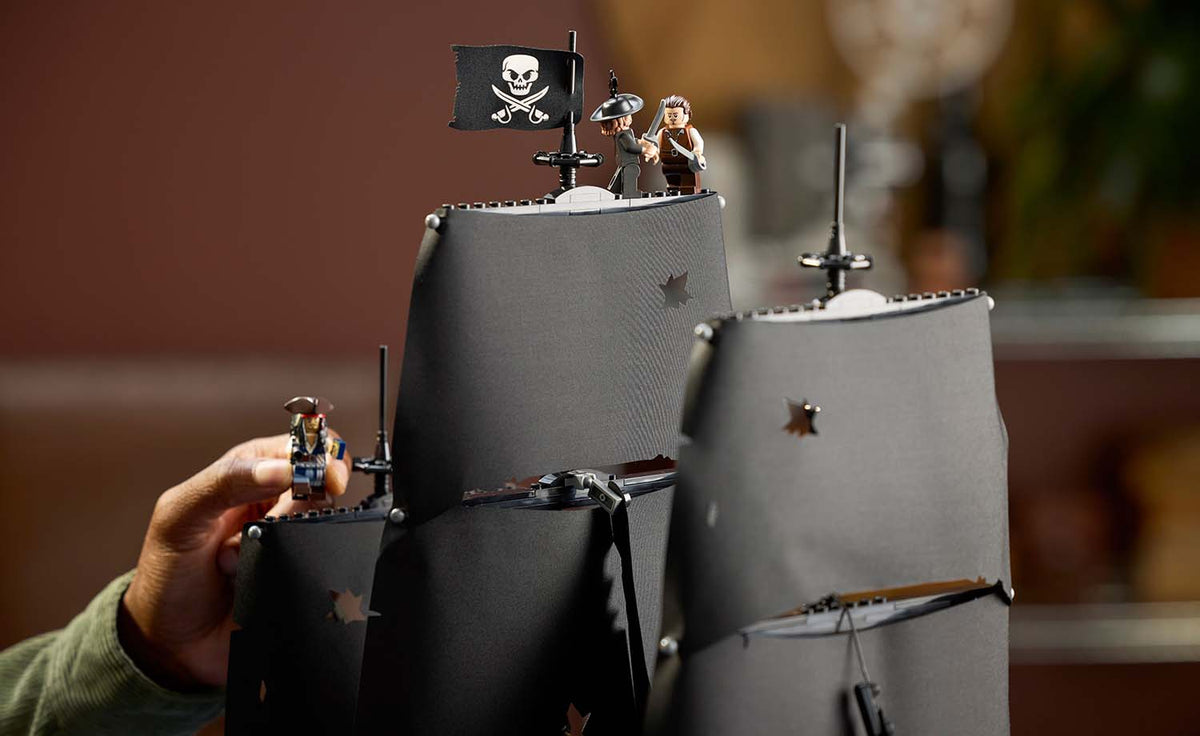 LEGO ICONS Captain Jack Sparrow's Pirate Ship Set 10365
