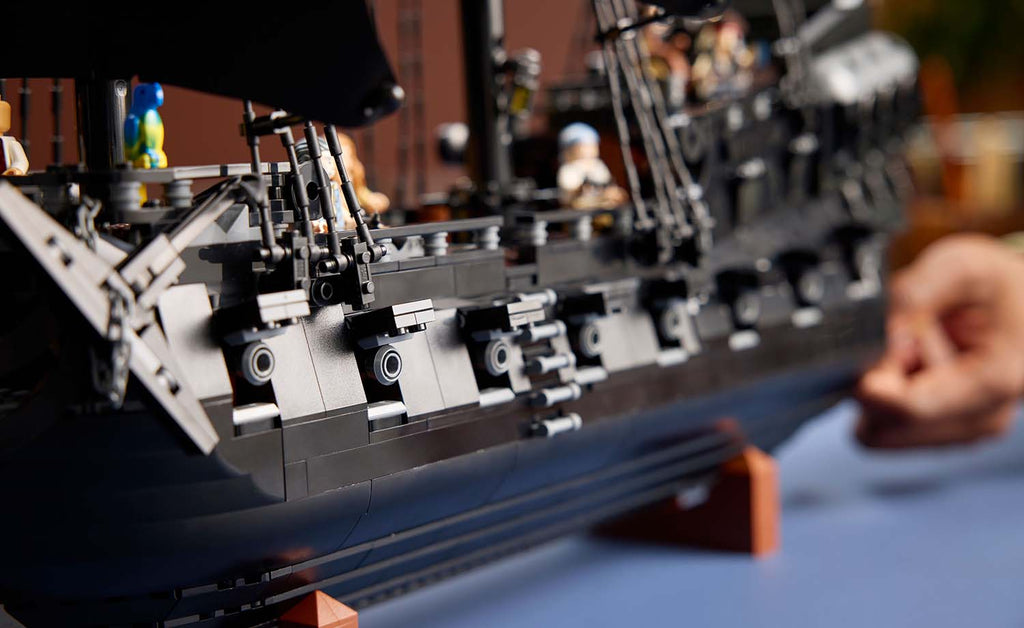 LEGO ICONS Captain Jack Sparrow's Pirate Ship Set 10365