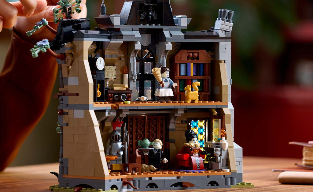 LEGO ICONS Mayor Manor Set 11383