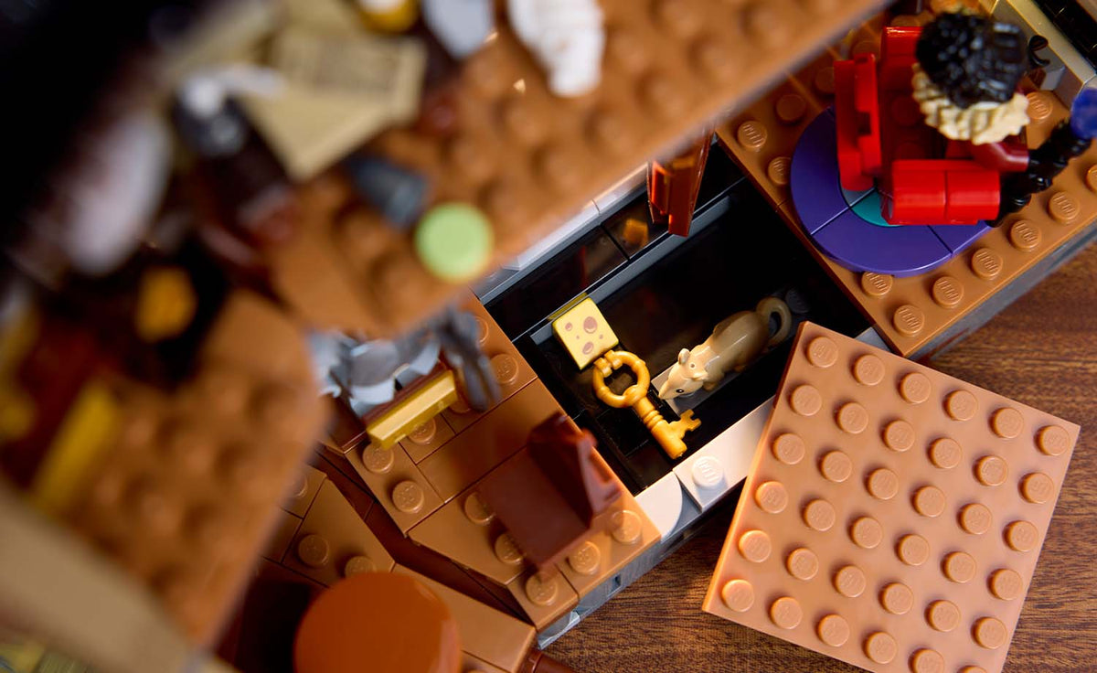 LEGO ICONS Mayor Manor Set 11383