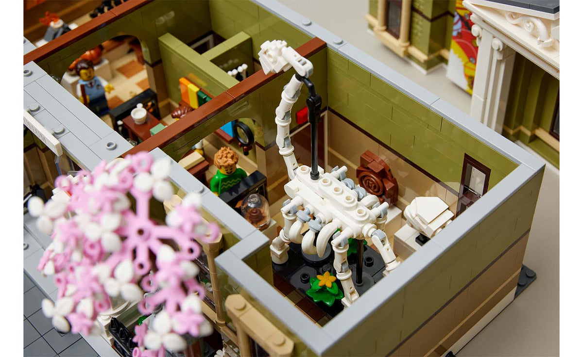 LEGO ICONS Natural History Museum Set 10326