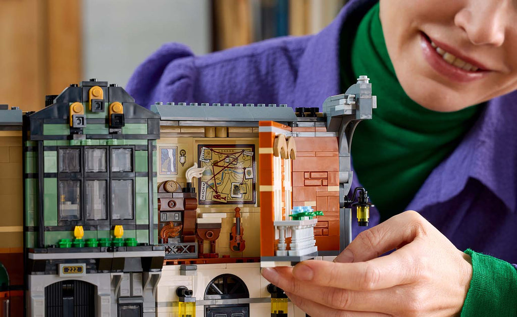 LEGO ICONS Sherlock Holmes: Book Nook Set 10351