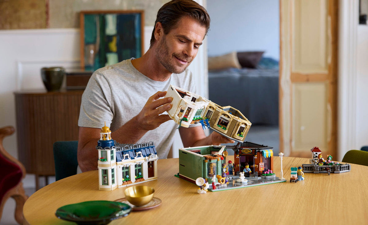 LEGO ICONS Shopping Street Set 11371