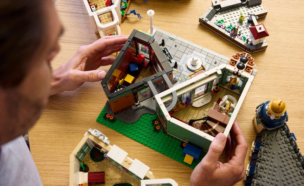 LEGO ICONS Shopping Street Set 11371