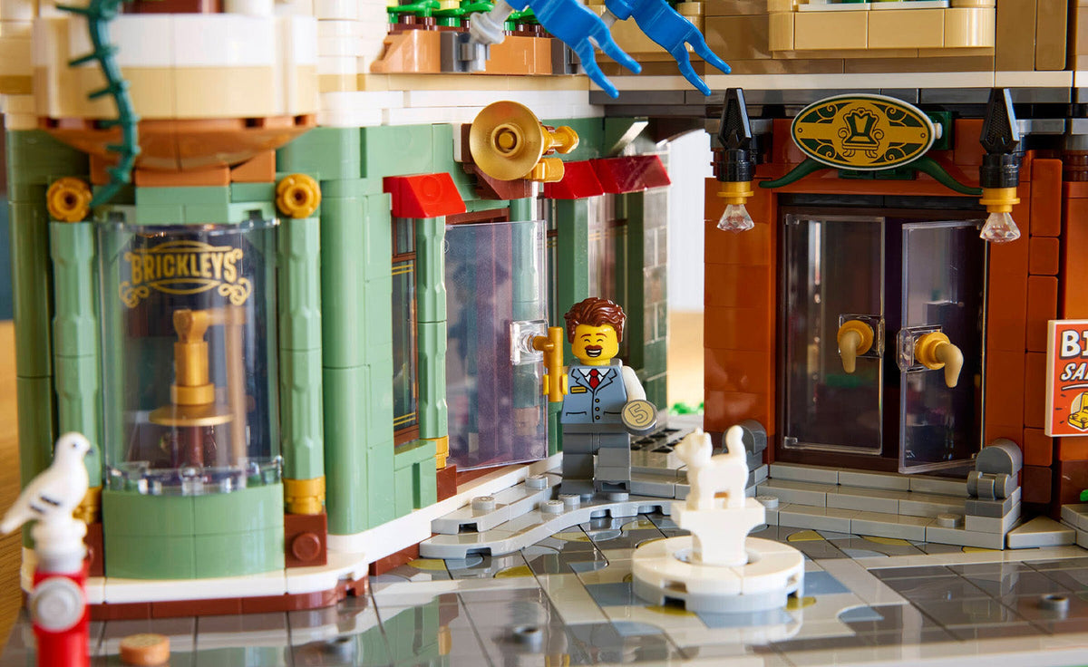 LEGO ICONS Shopping Street Set 11371