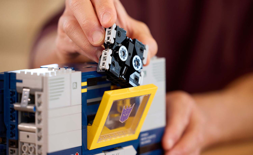 LEGO ICONS Transformers: Soundwave Set 10358