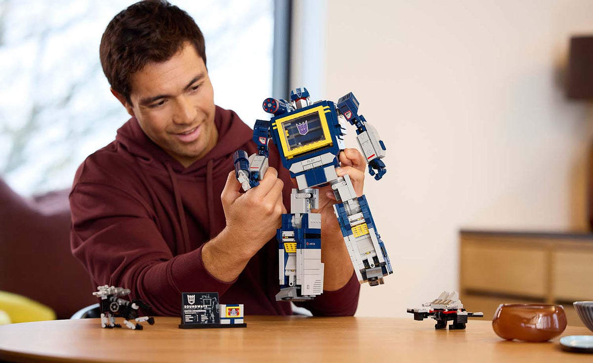 LEGO ICONS Transformers: Soundwave Set 10358