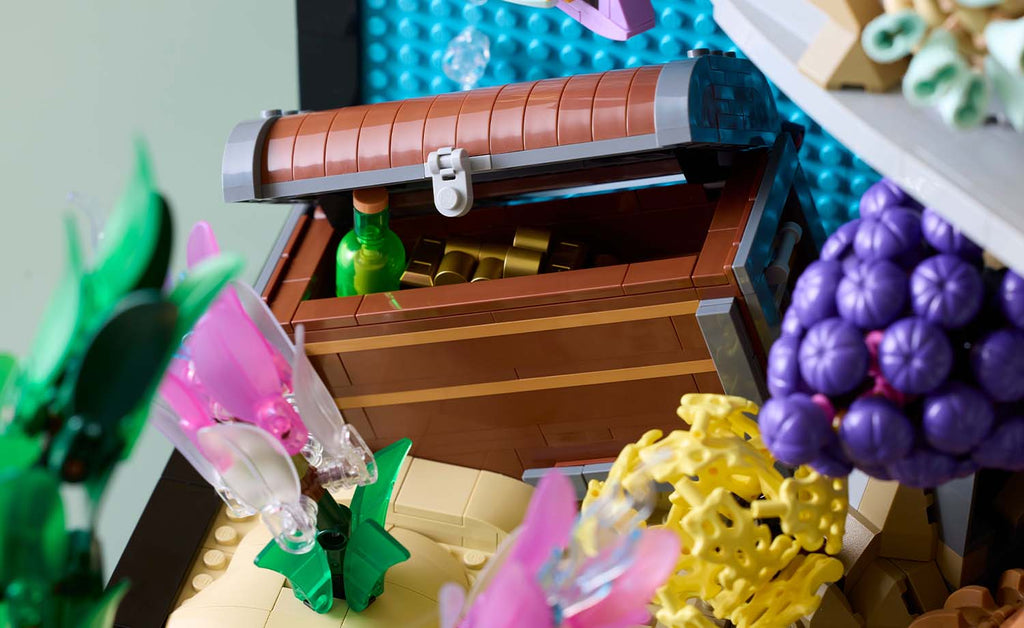 LEGO ICONS Tropical Aquarium Set 10366