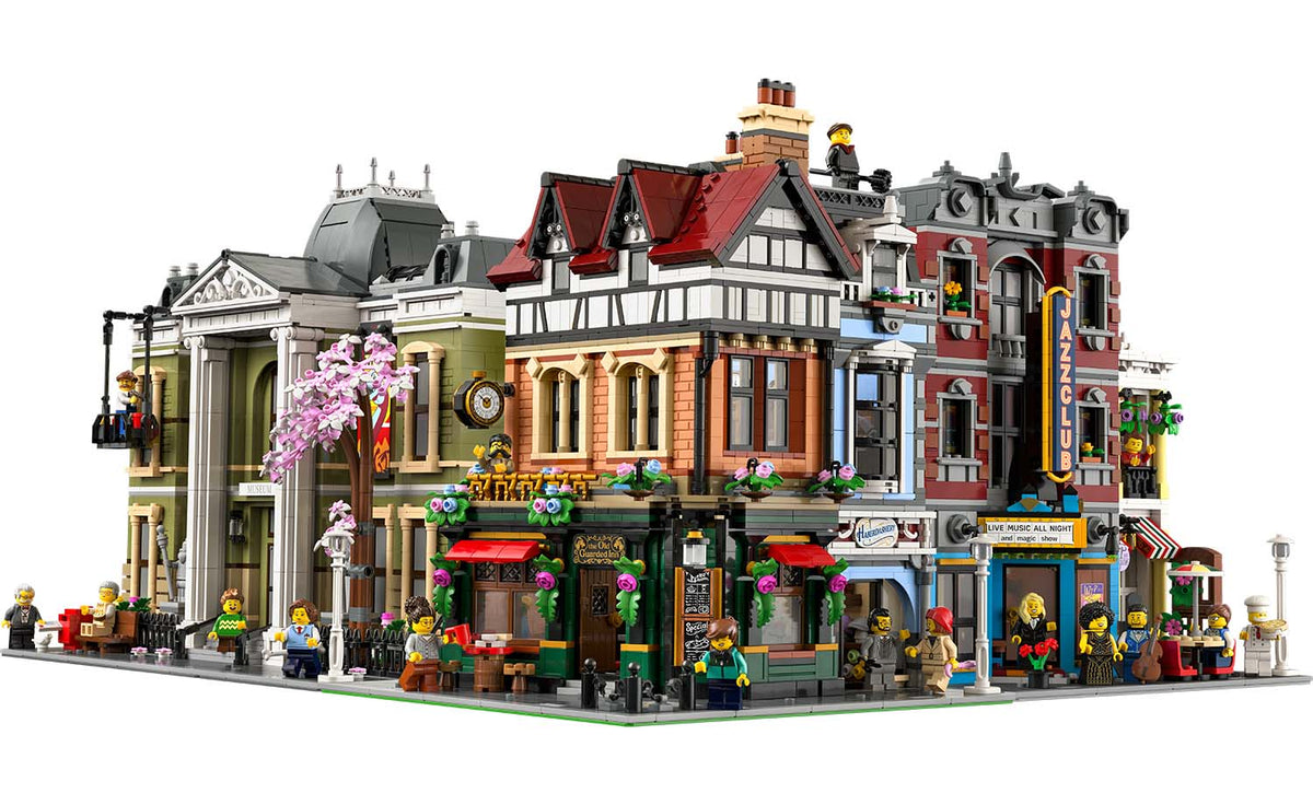 LEGO ICONS Tudor Corner Set 10350