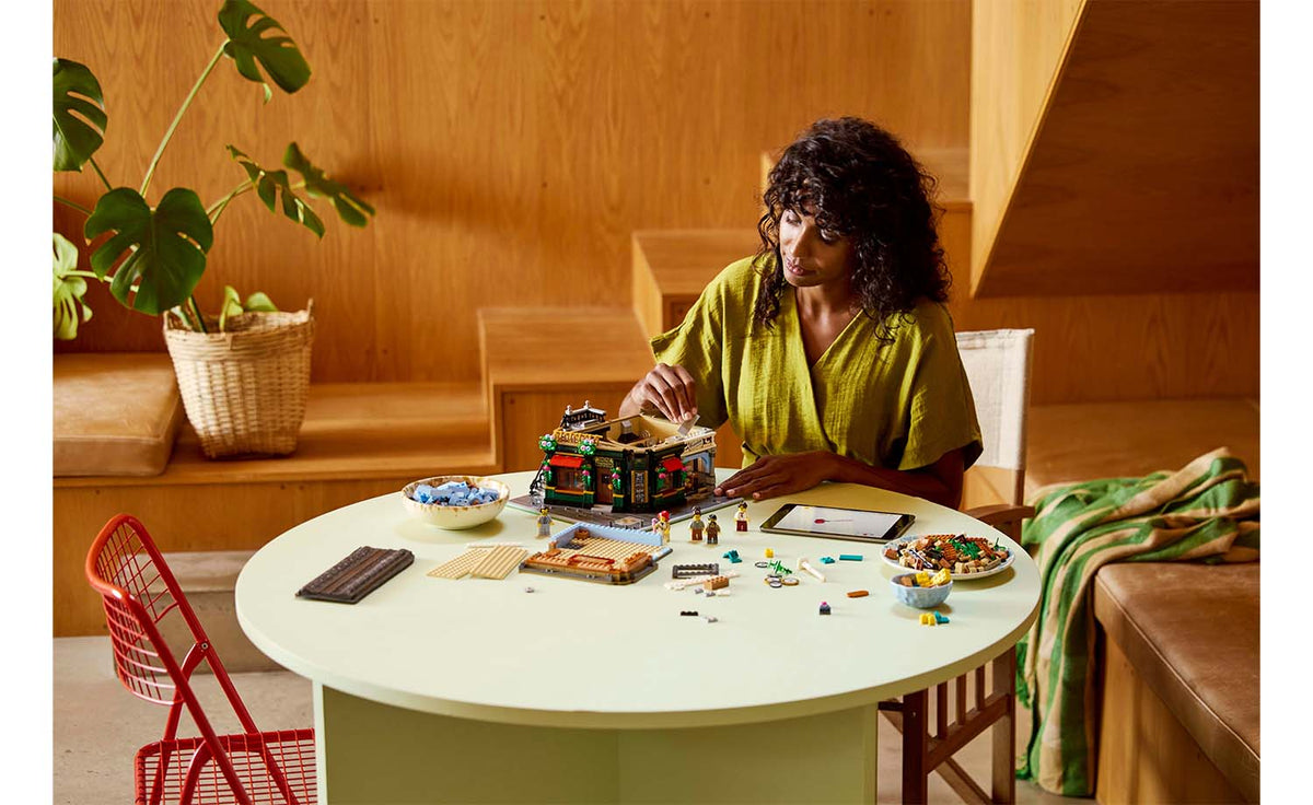 LEGO ICONS Tudor Corner Set 10350