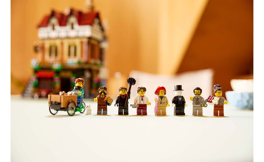 LEGO ICONS Tudor Corner Set 10350