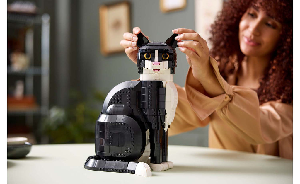 LEGO Ideas Tuxedo Cat Set 21349