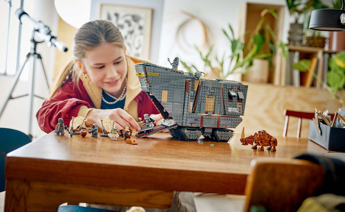 LEGO Star Wars Offworld Sandcrawler and Mudhorn Set 75453