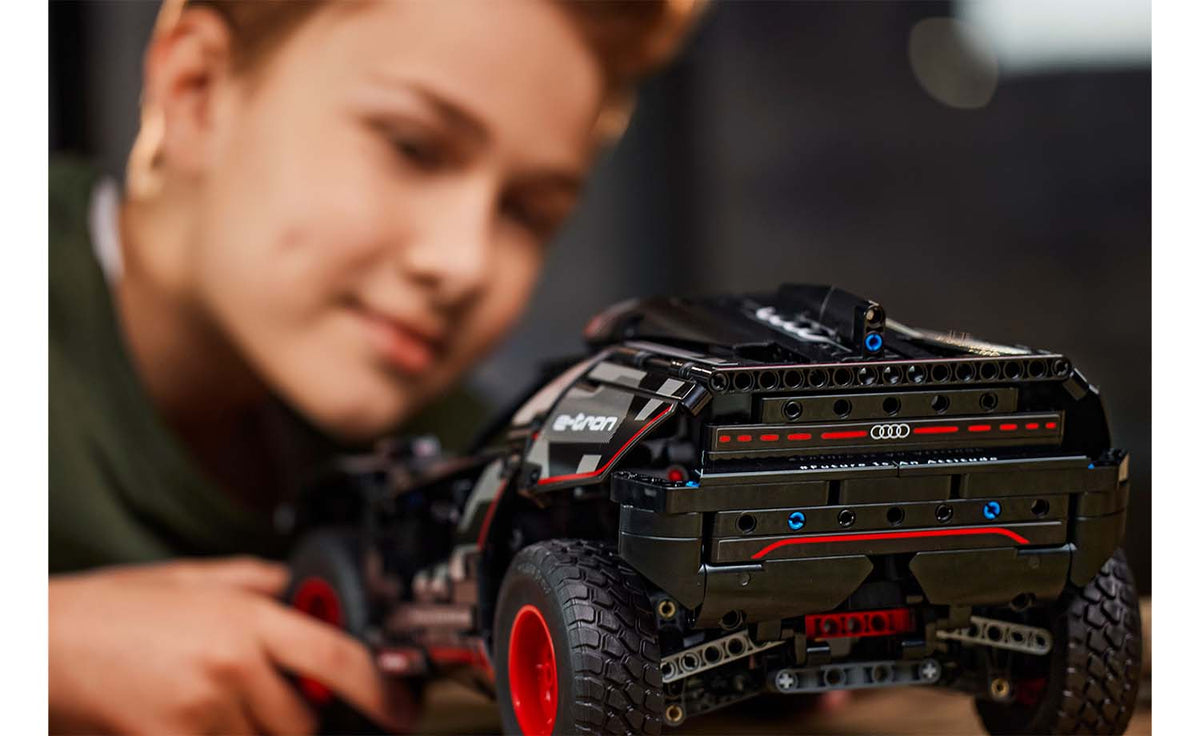 LEGO Technic Audi RS Q e-tron Set 42160