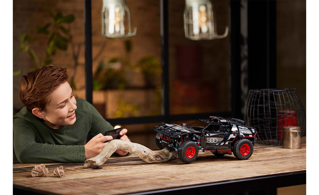 LEGO Technic Audi RS Q e-tron Set 42160