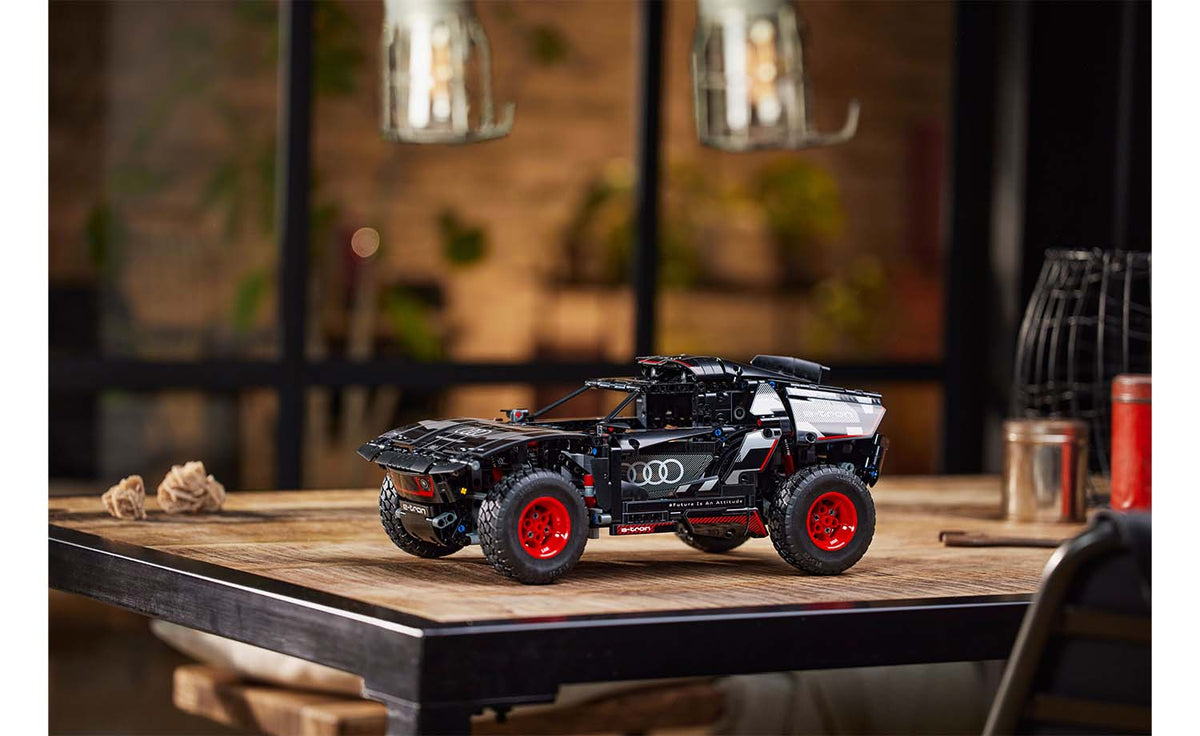 LEGO Technic Audi RS Q e-tron Set 42160