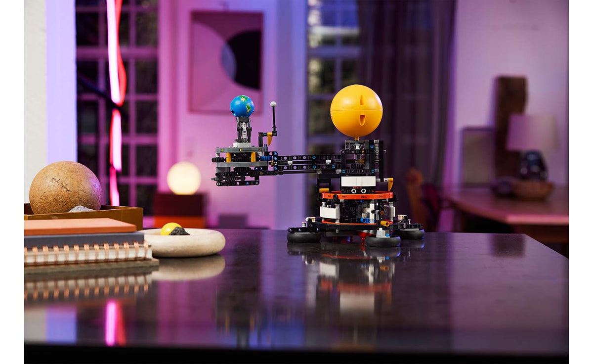 LEGO Technic Planet Earth and Moon in Orbit Set 42179