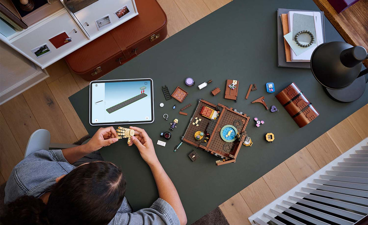 LEGO Wednesday Thing's Apartment Set 76785