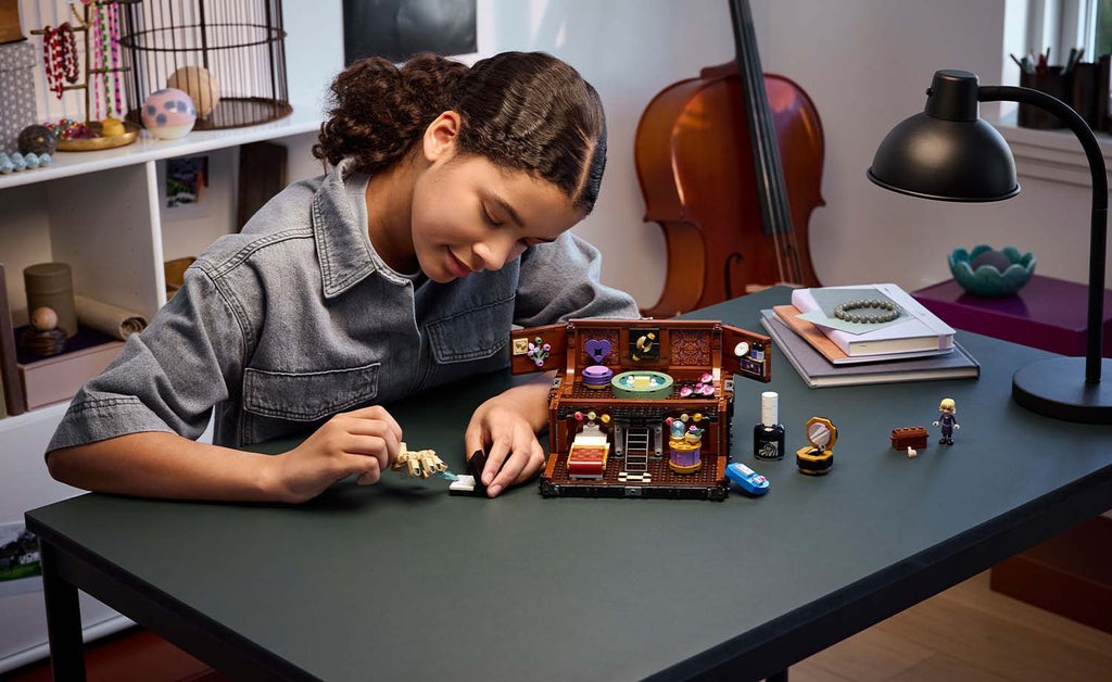 LEGO Wednesday Thing's Apartment Set 76785